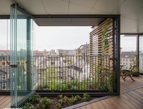 Nordische Inspiration: Zeitloses Fassadendesign mit Balkonverglasungen